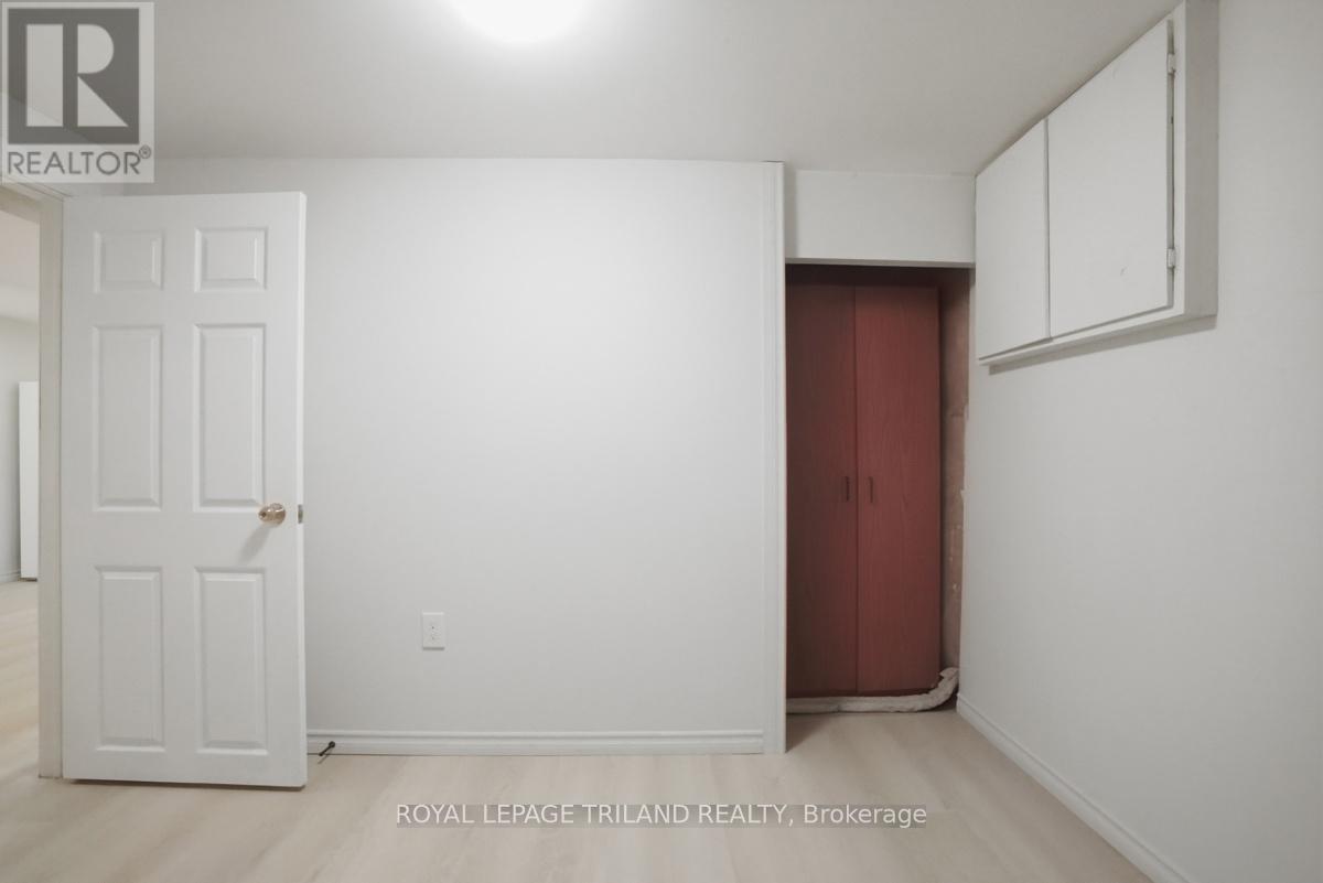 77 RENNY CRESCENT - 38