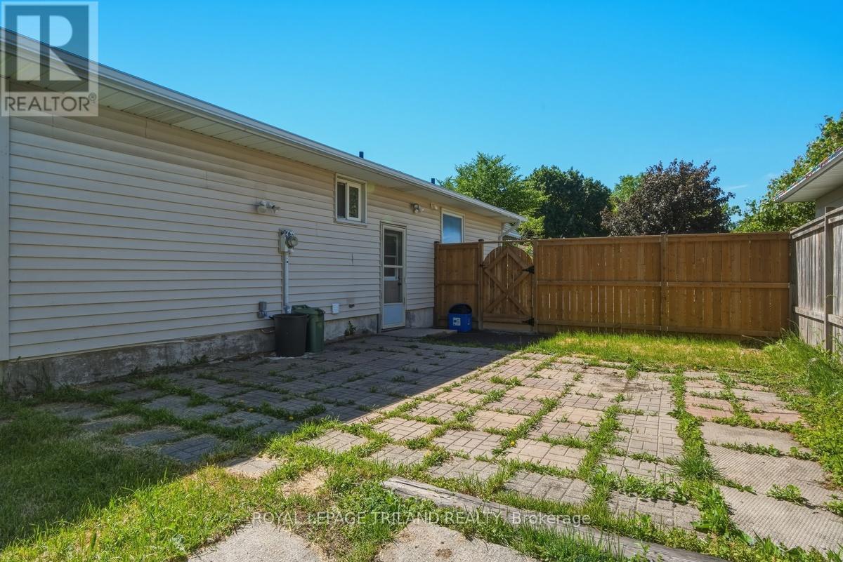 77 RENNY CRESCENT - 47