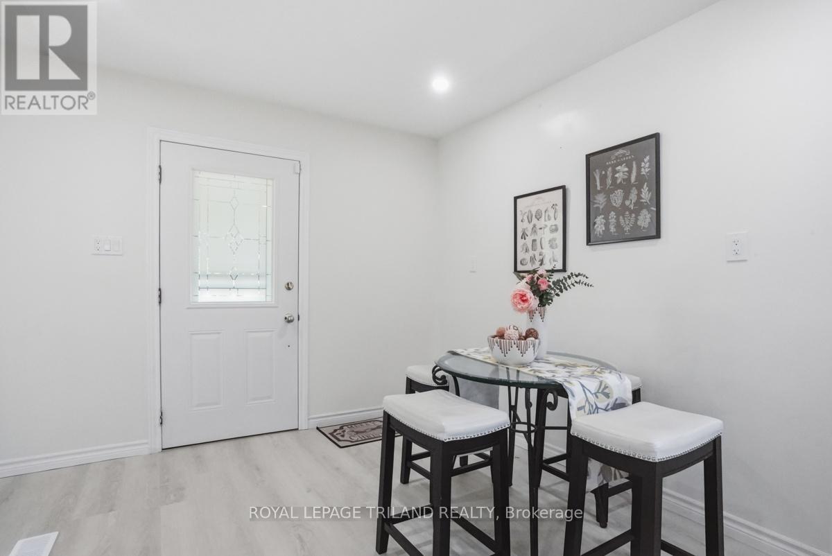 77 RENNY CRESCENT - 6