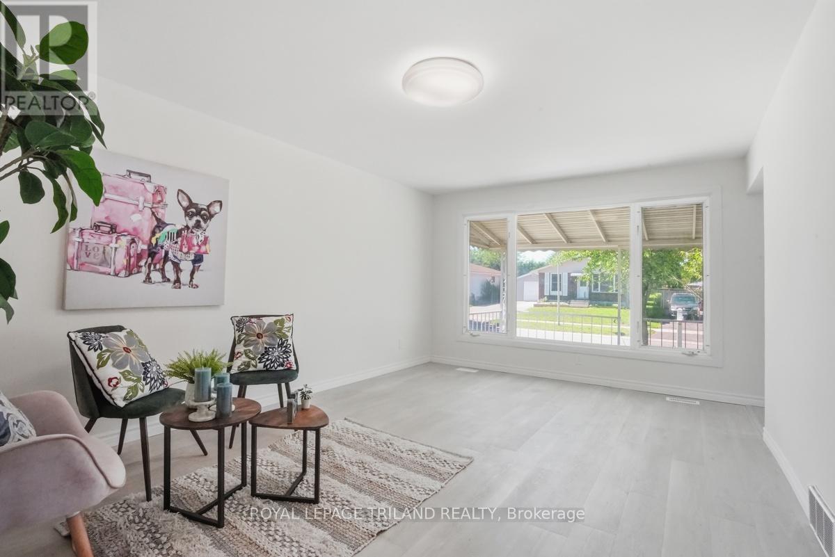 77 RENNY CRESCENT - 9