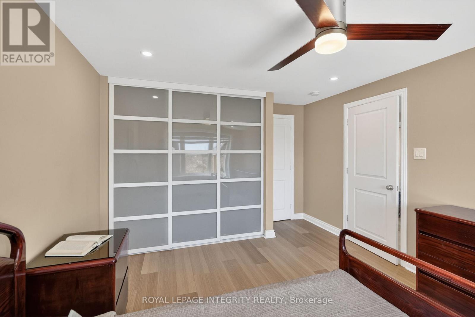 724 PARADE DRIVE - 35