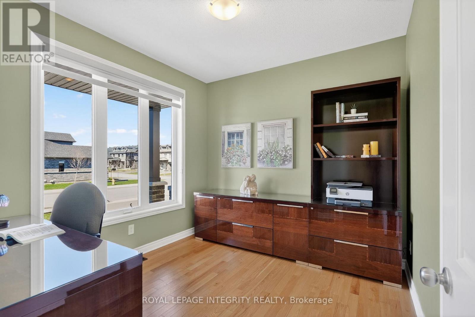 724 PARADE DRIVE - 4