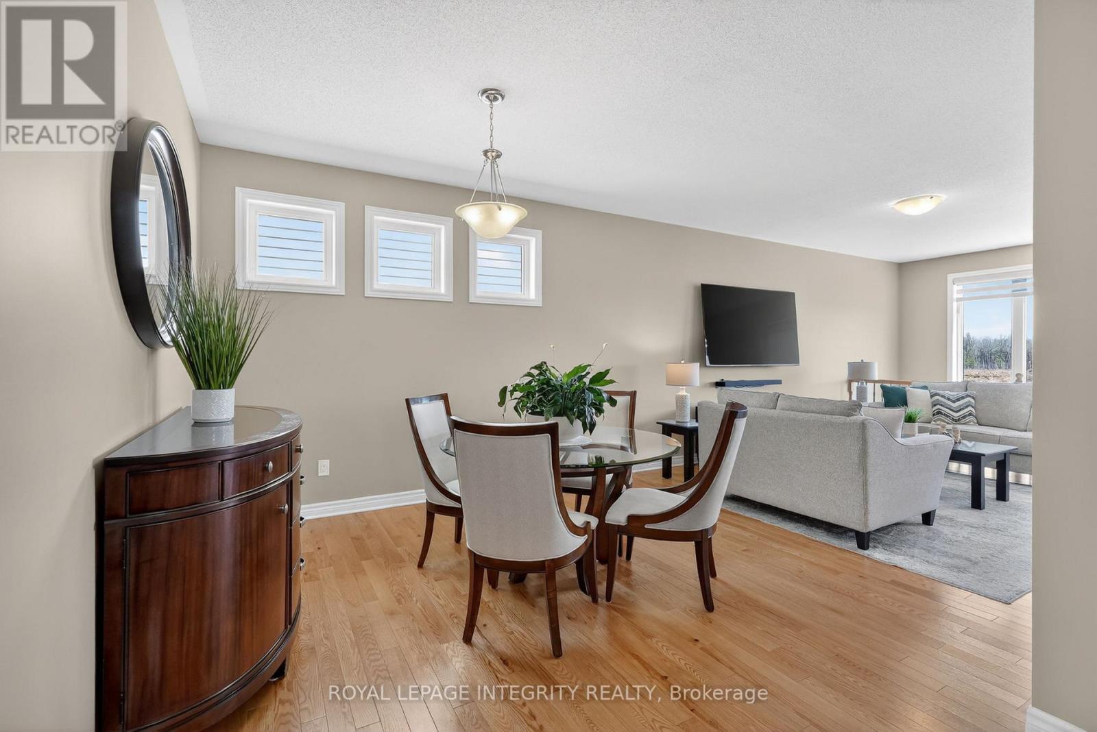 724 PARADE DRIVE - 7