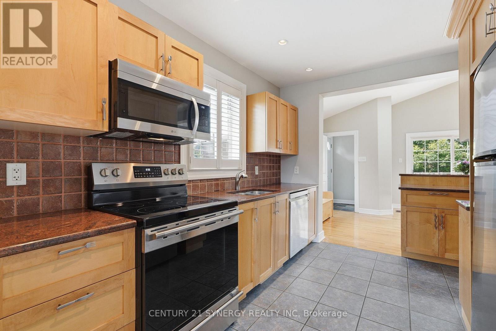3 Bed, 2 Bath House for Sale in Ottawa – 1324 AVENUE O, Ottawa – MLS# X13421824 - Image 9