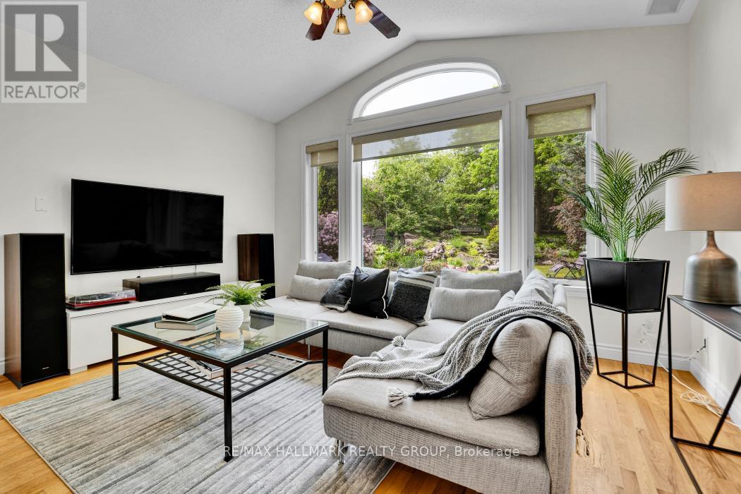 3 Bed, 4 Bath House for Sale in Ottawa – 16 HEMLO CRESCENT, Ottawa – MLS# X13421878 - Image 12