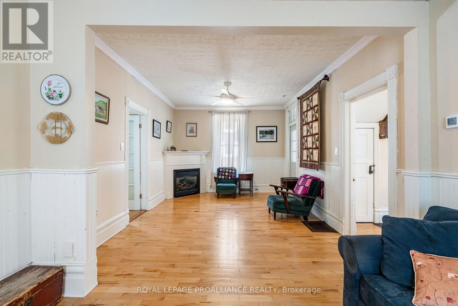 568 JAMES STREET W - 12
