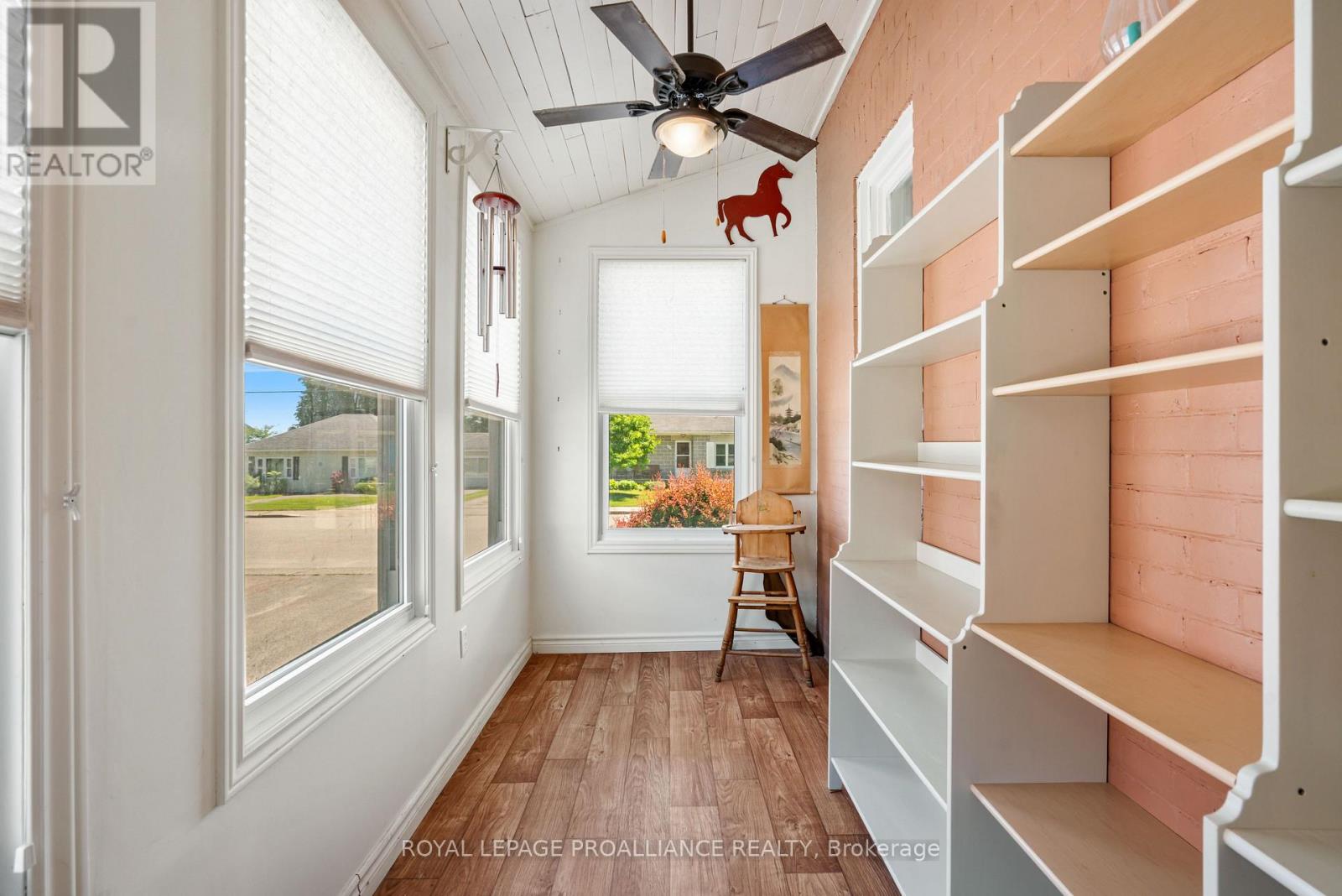 568 JAMES STREET W - 14