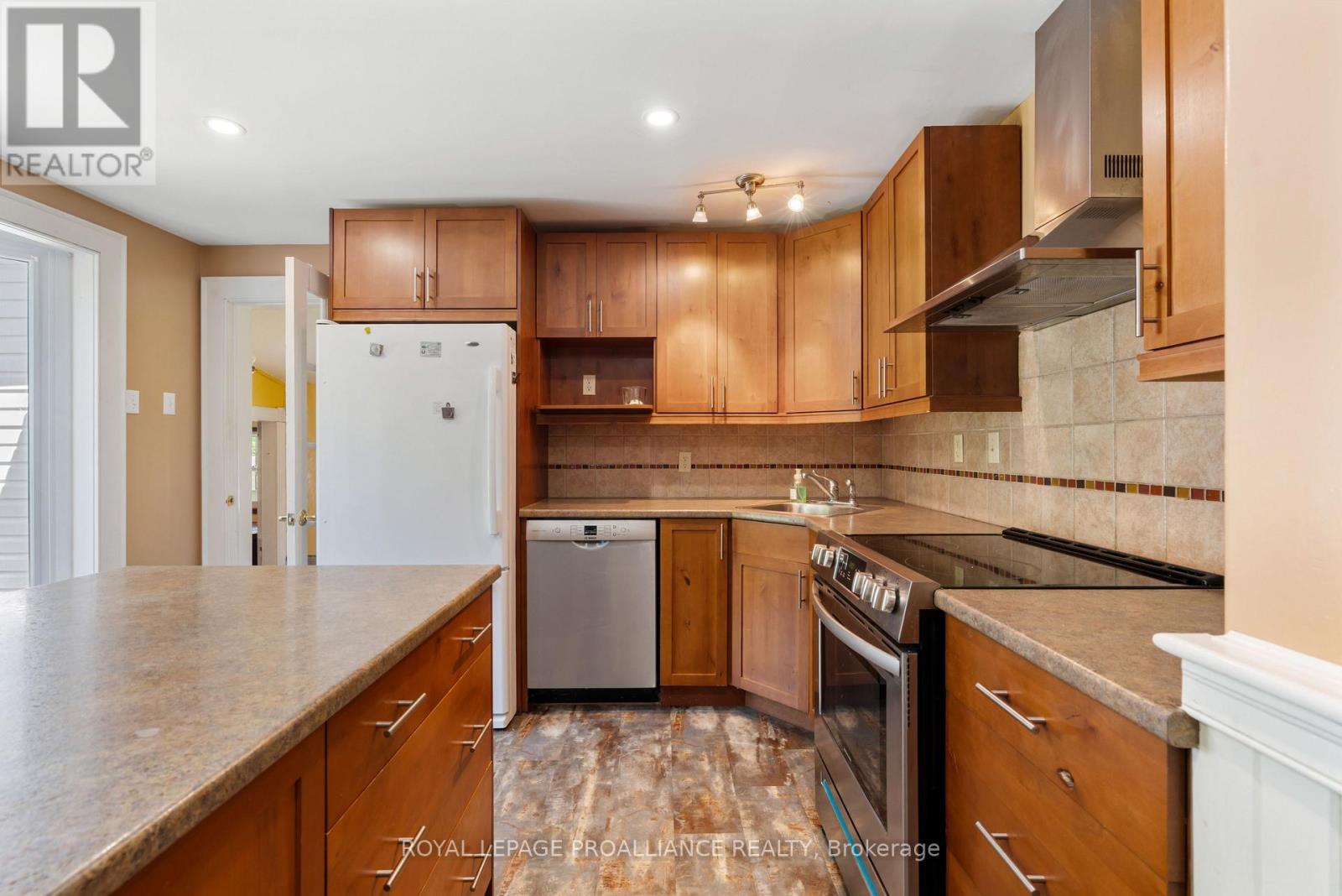 568 JAMES STREET W - 17