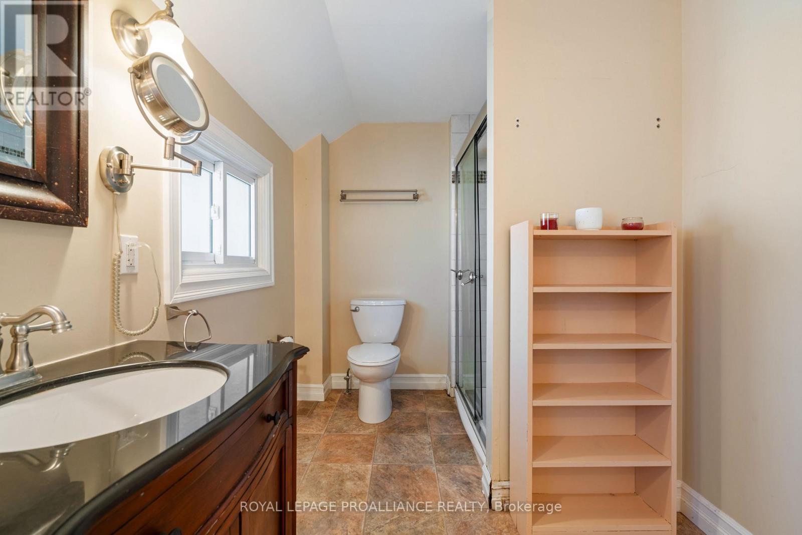 568 JAMES STREET W - 31