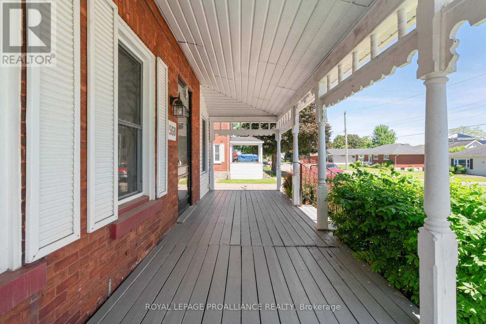 568 JAMES STREET W - 4