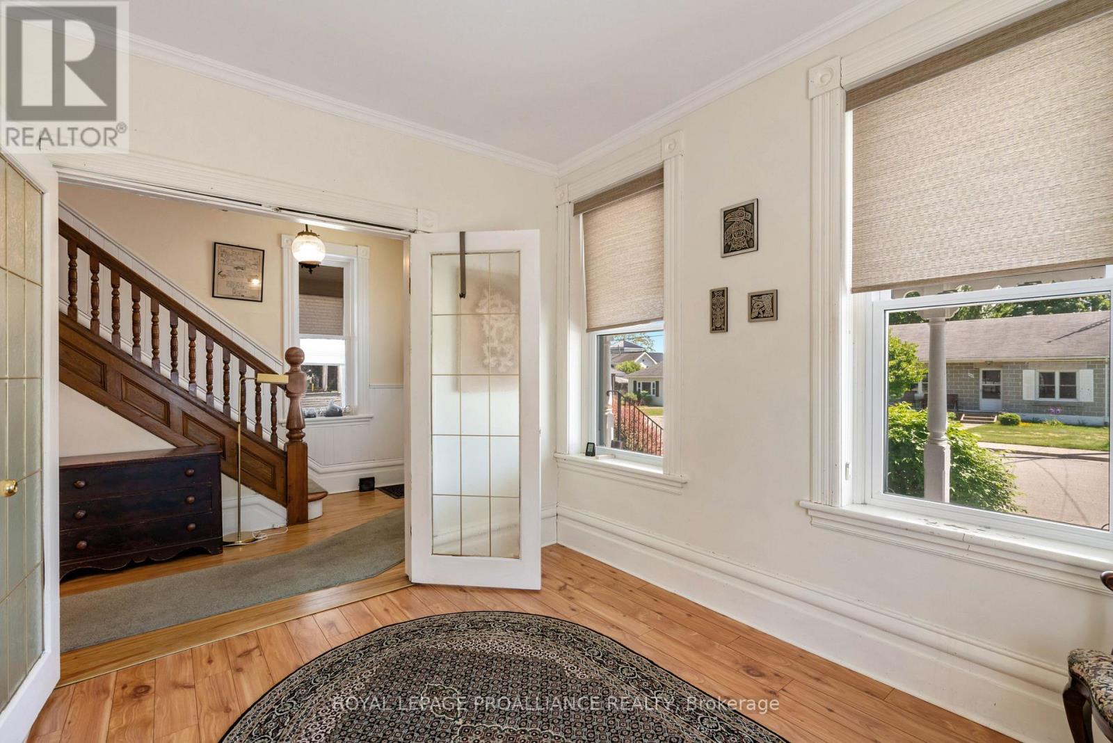 568 JAMES STREET W - 8
