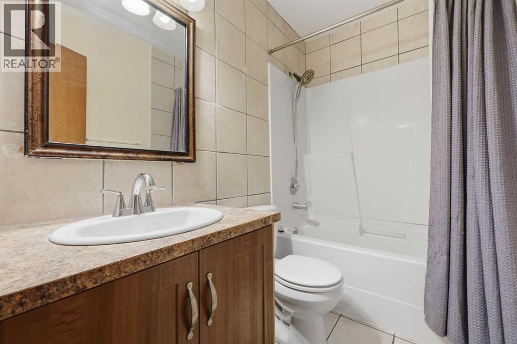 4 pc main bathroom