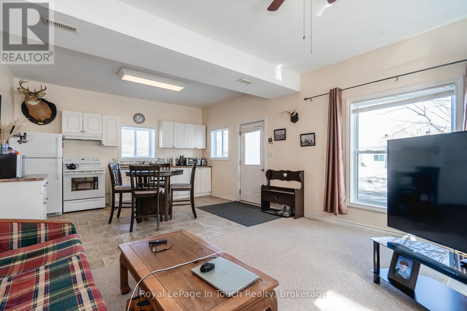 679 MONTREAL STREET - 13