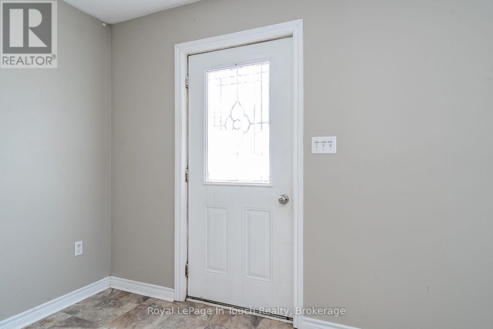 679 MONTREAL STREET - 19