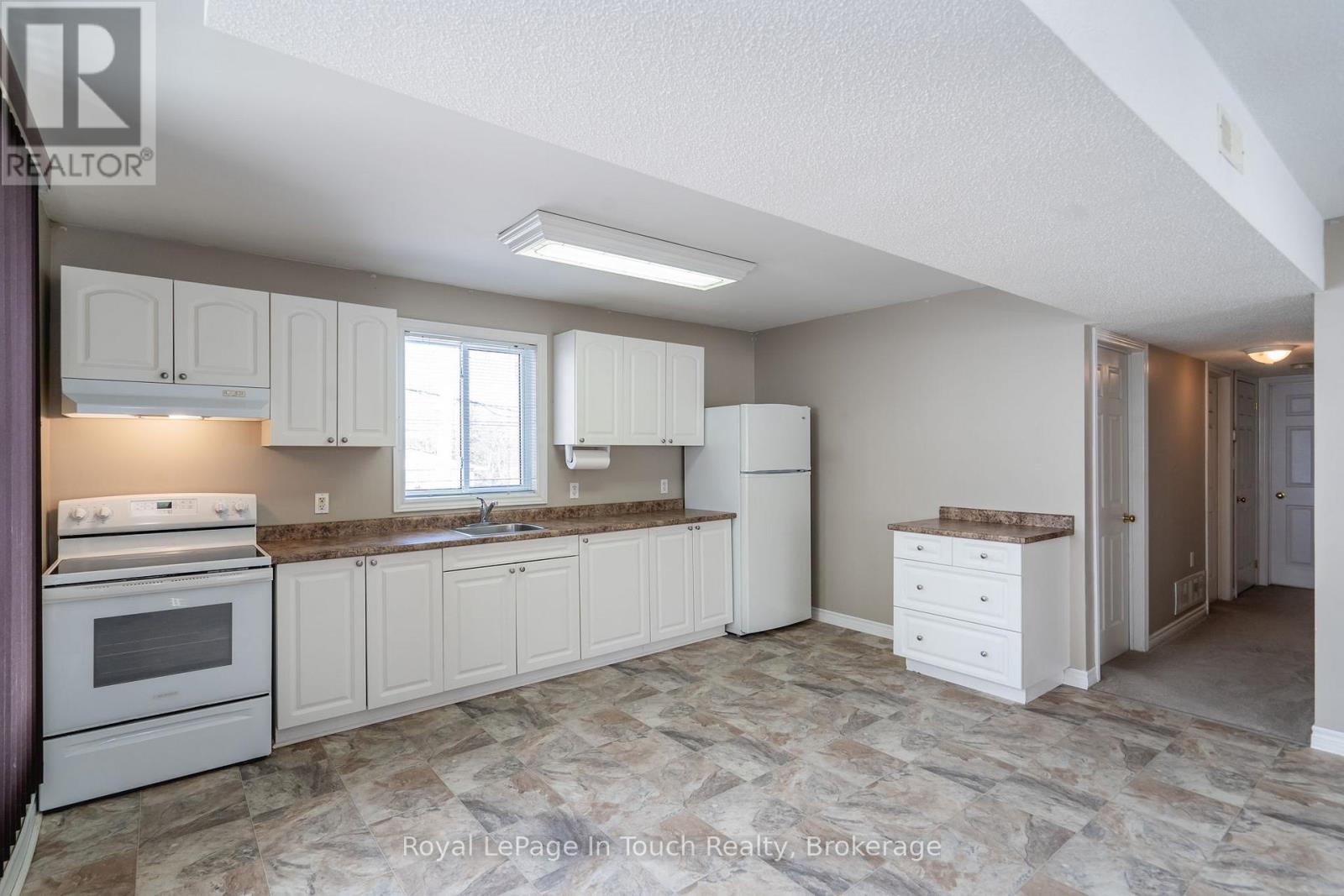 679 MONTREAL STREET - 20
