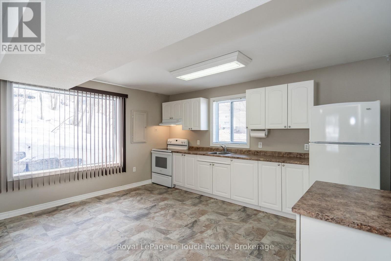 679 MONTREAL STREET - 21