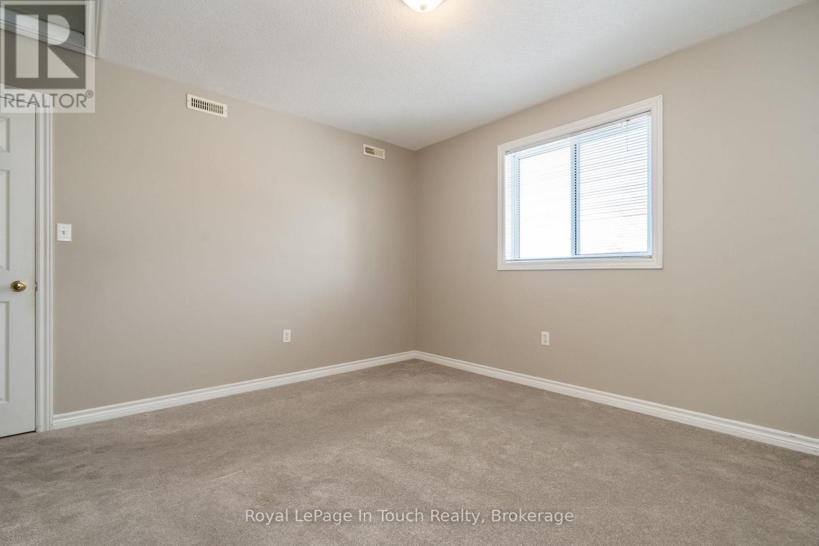 679 MONTREAL STREET - 27