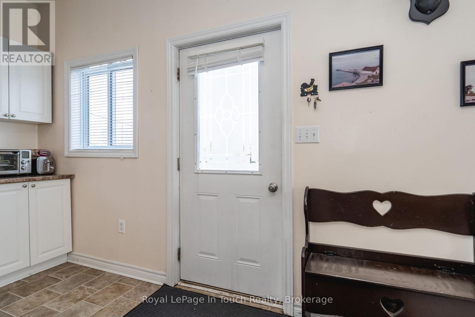 679 MONTREAL STREET - 7