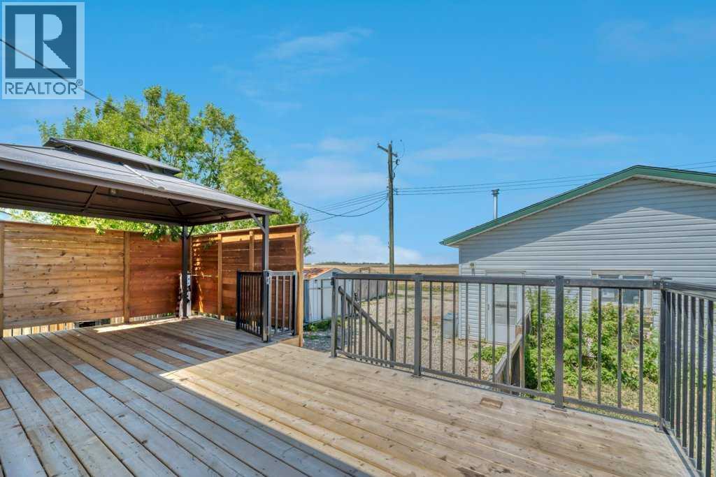 422 Cole Crescent - photo 3