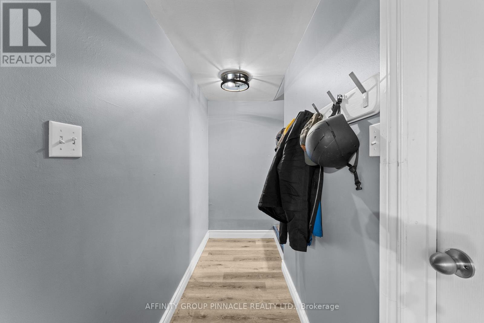 21 ALMA STREET N - 17