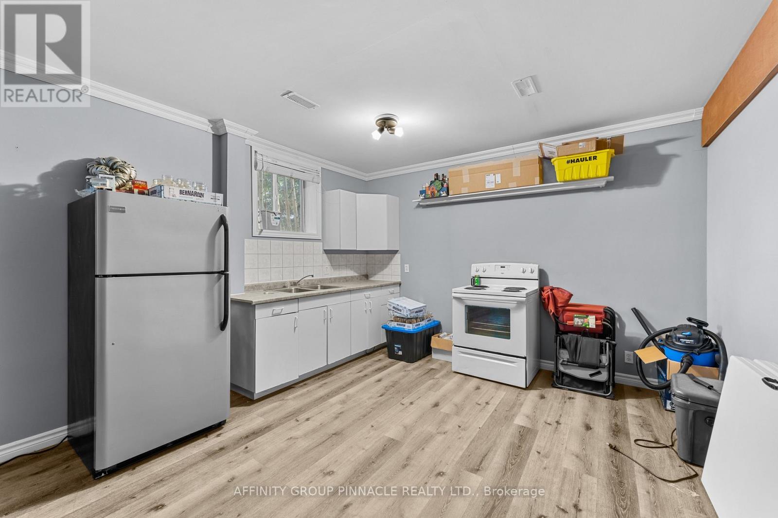 21 ALMA STREET N - 18