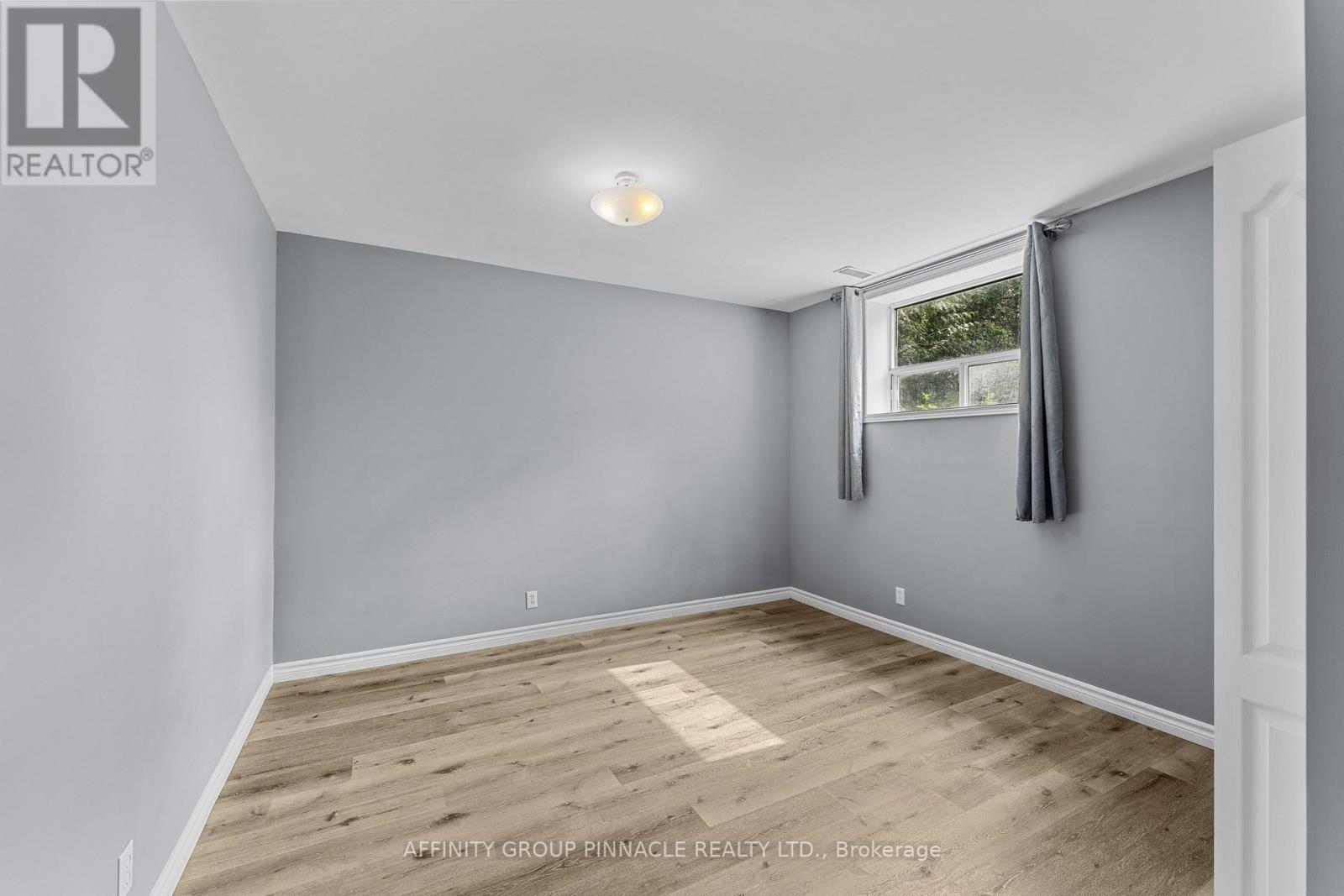 21 ALMA STREET N - 21