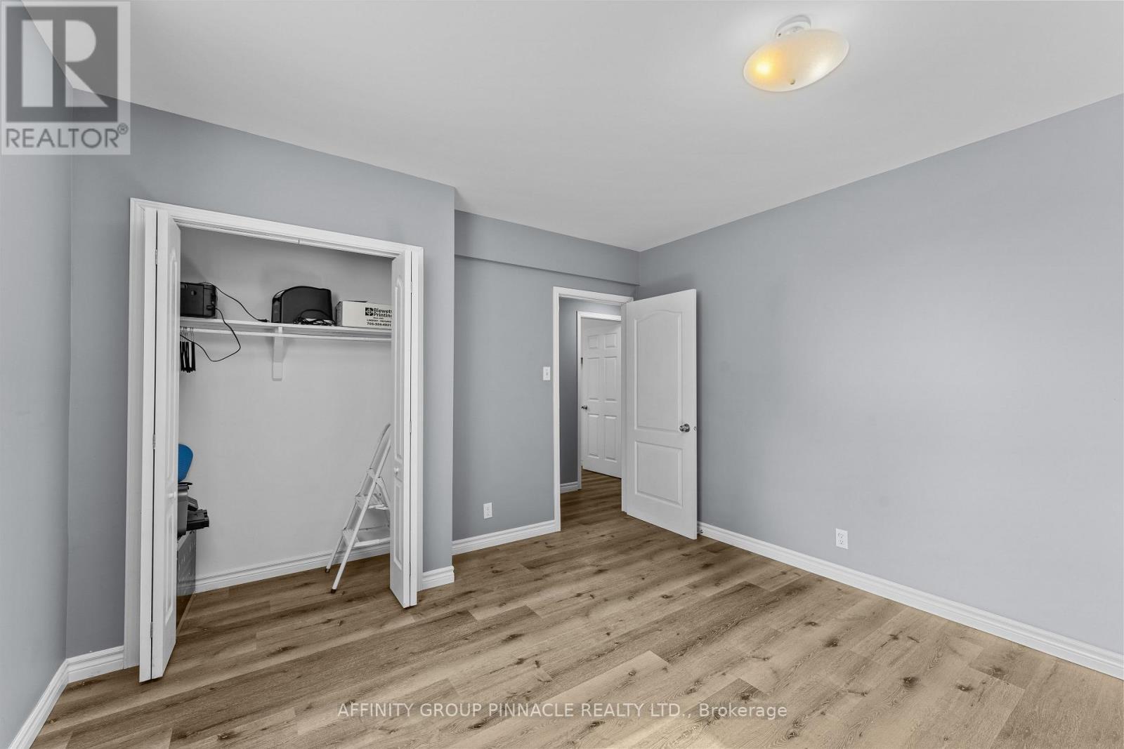 21 ALMA STREET N - 22