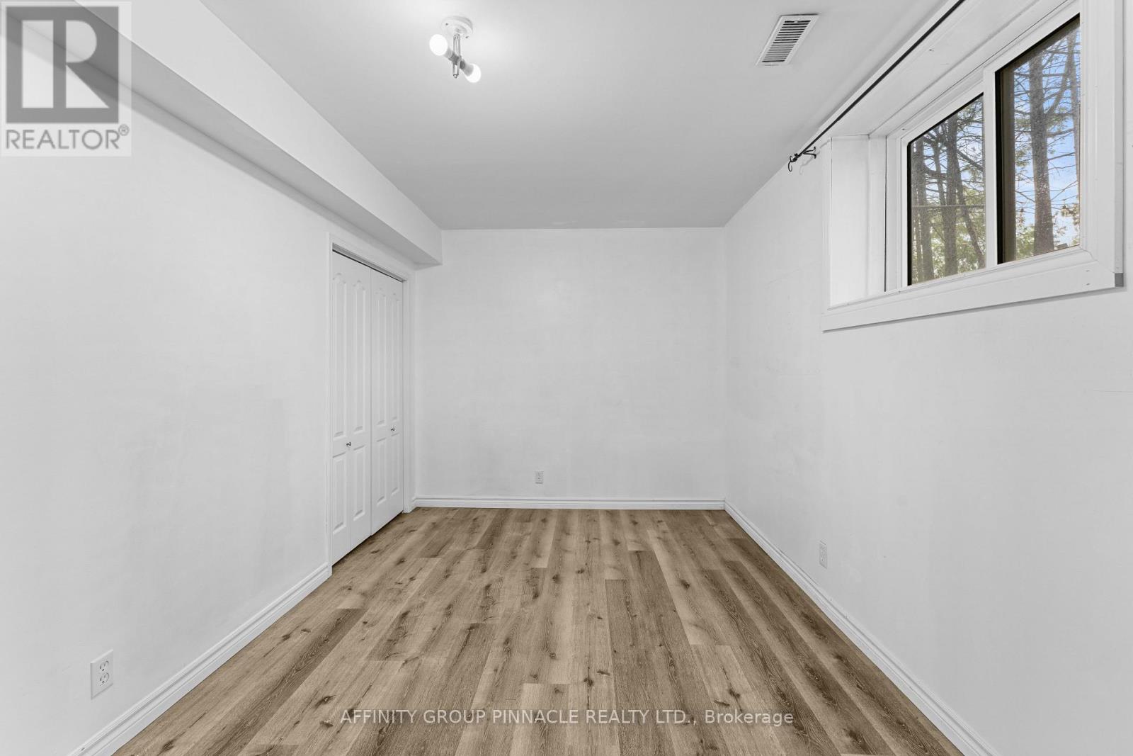 21 ALMA STREET N - 24