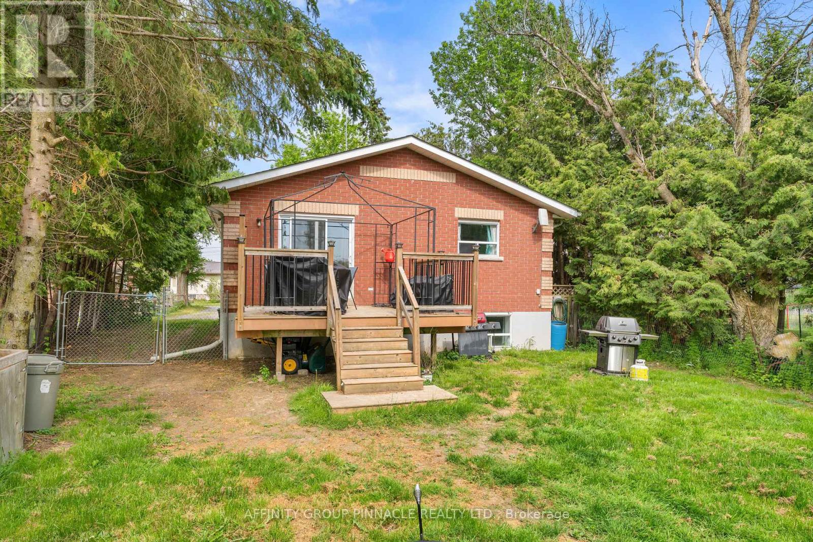 21 ALMA STREET N - 26