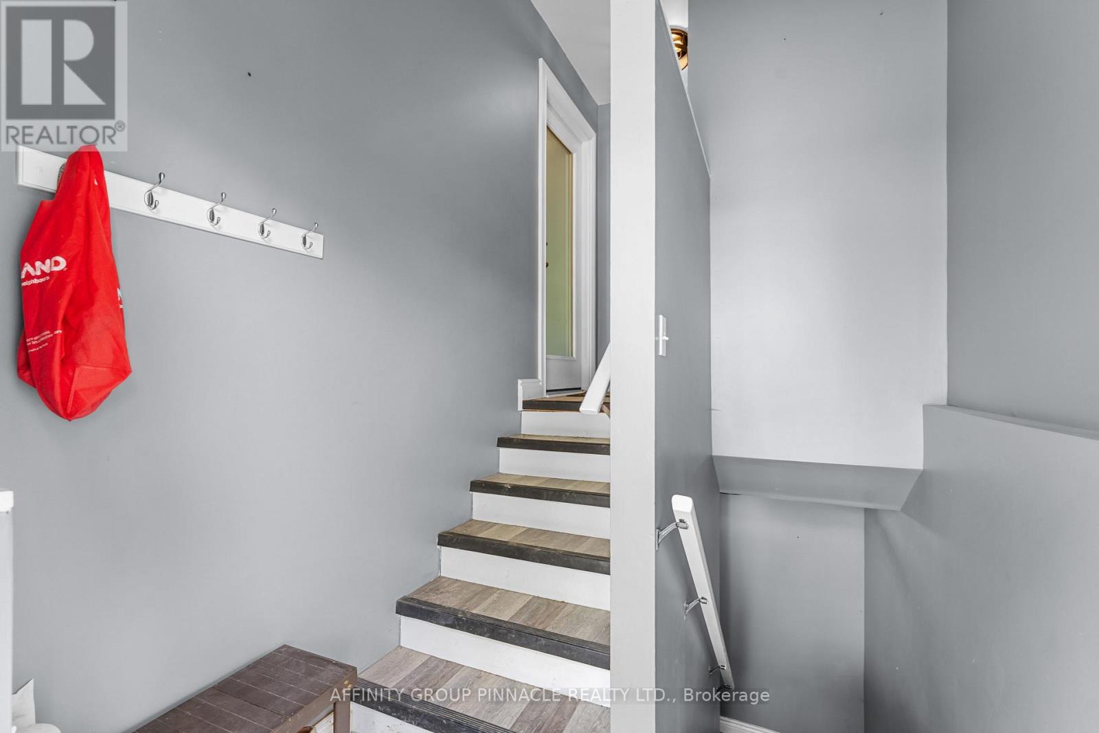 21 ALMA STREET N - 3