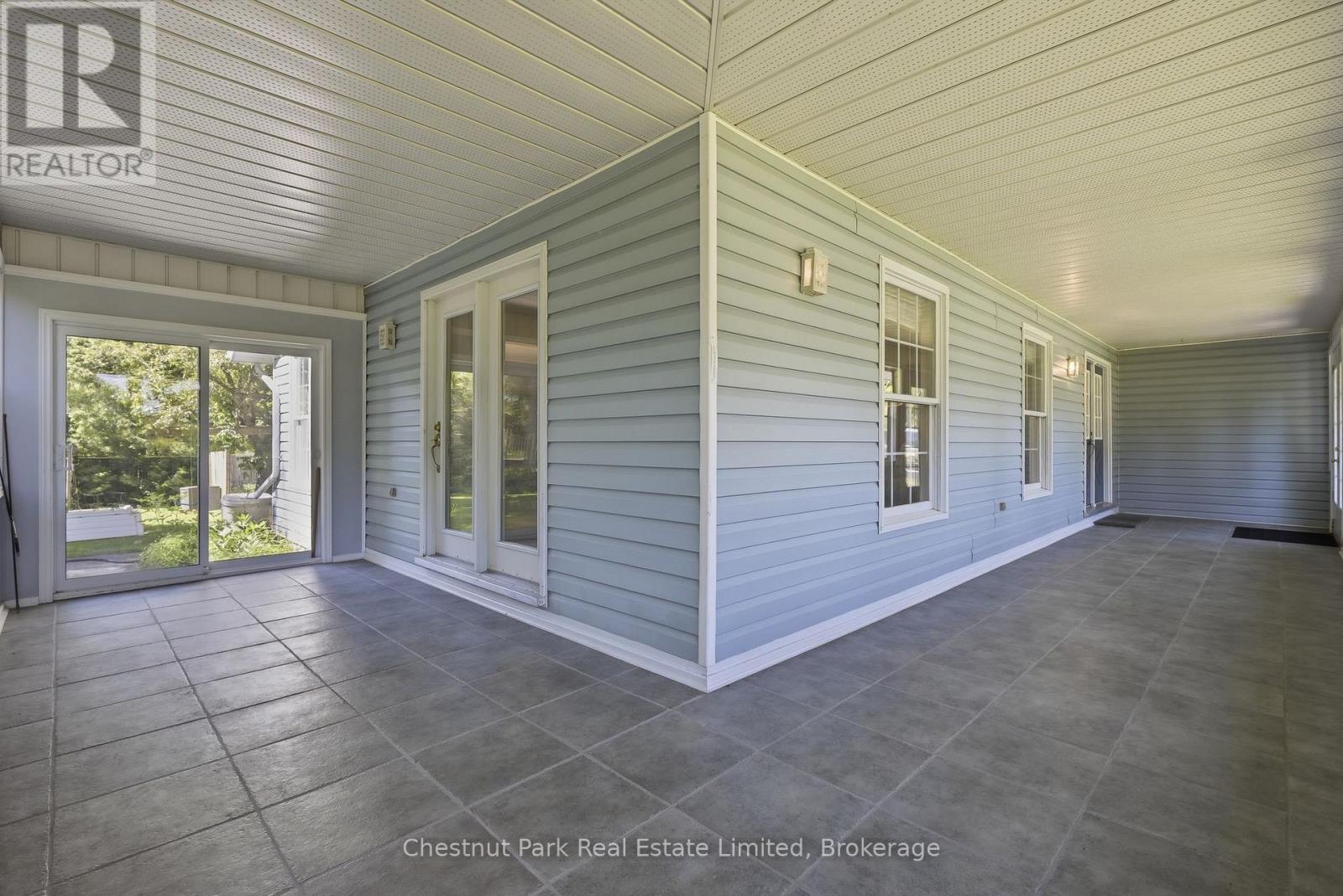 18 CARRIAGE LANE - 4