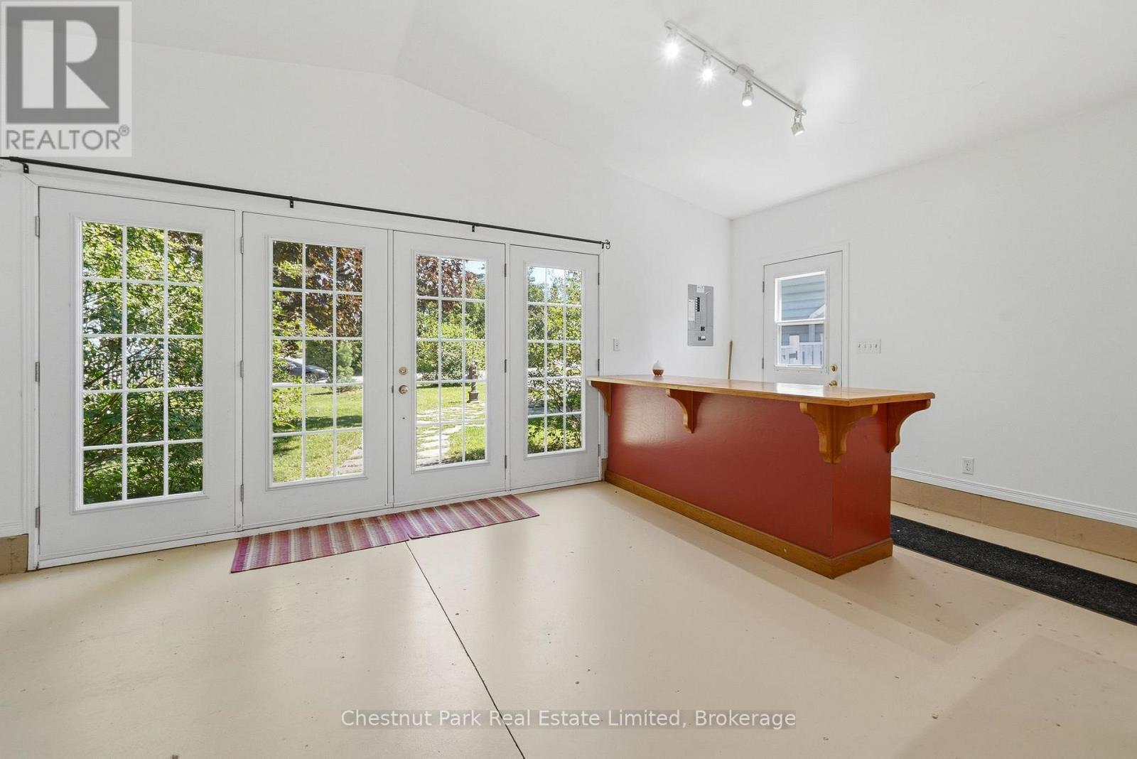 18 CARRIAGE LANE - 40