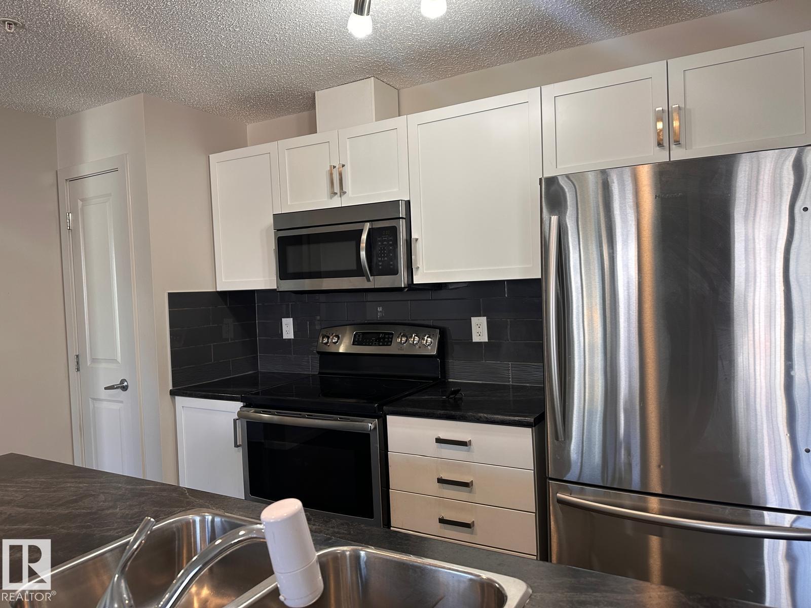5515 7 Av SW photo 3 — MLS® E4492634