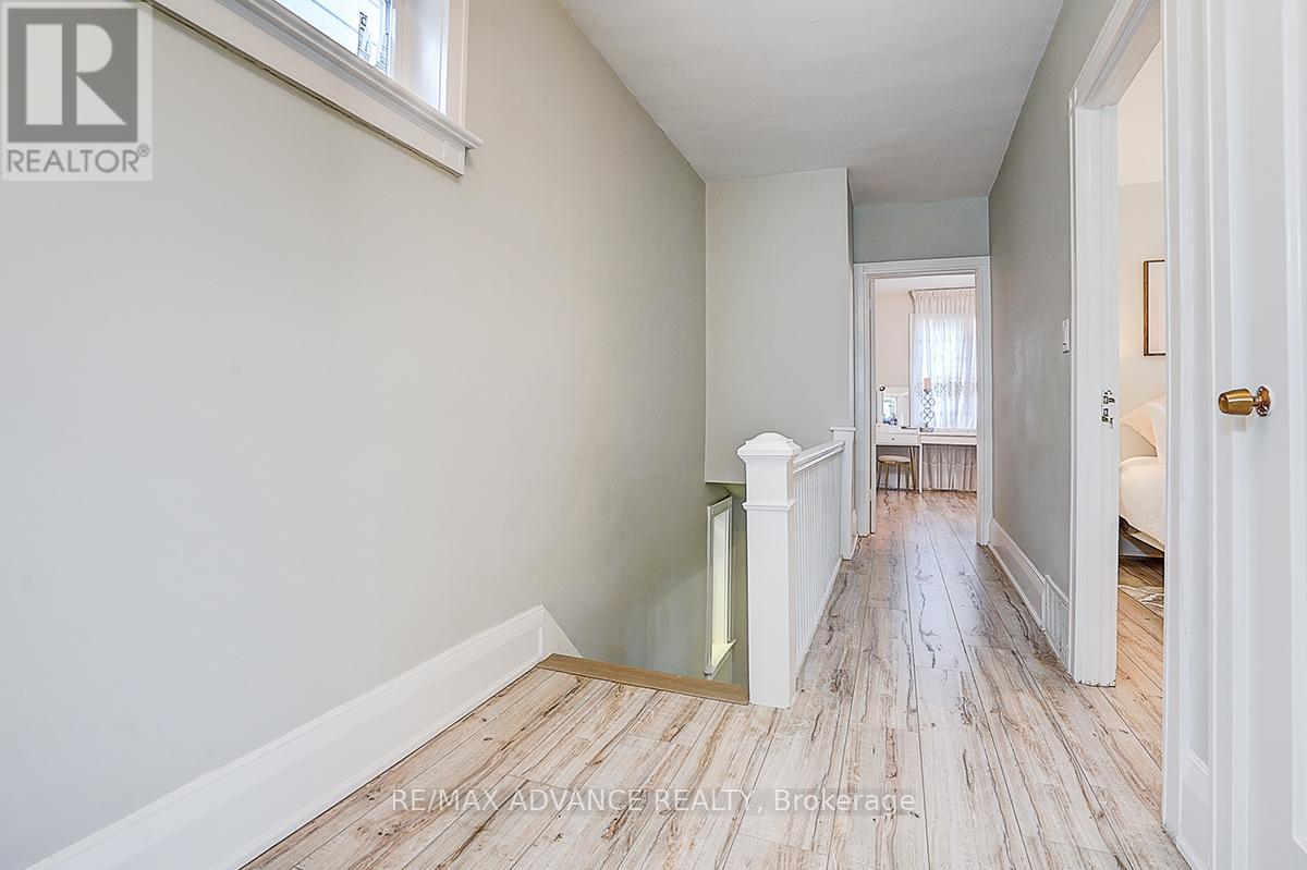 33 CASTLEFIELD AVENUE - 23