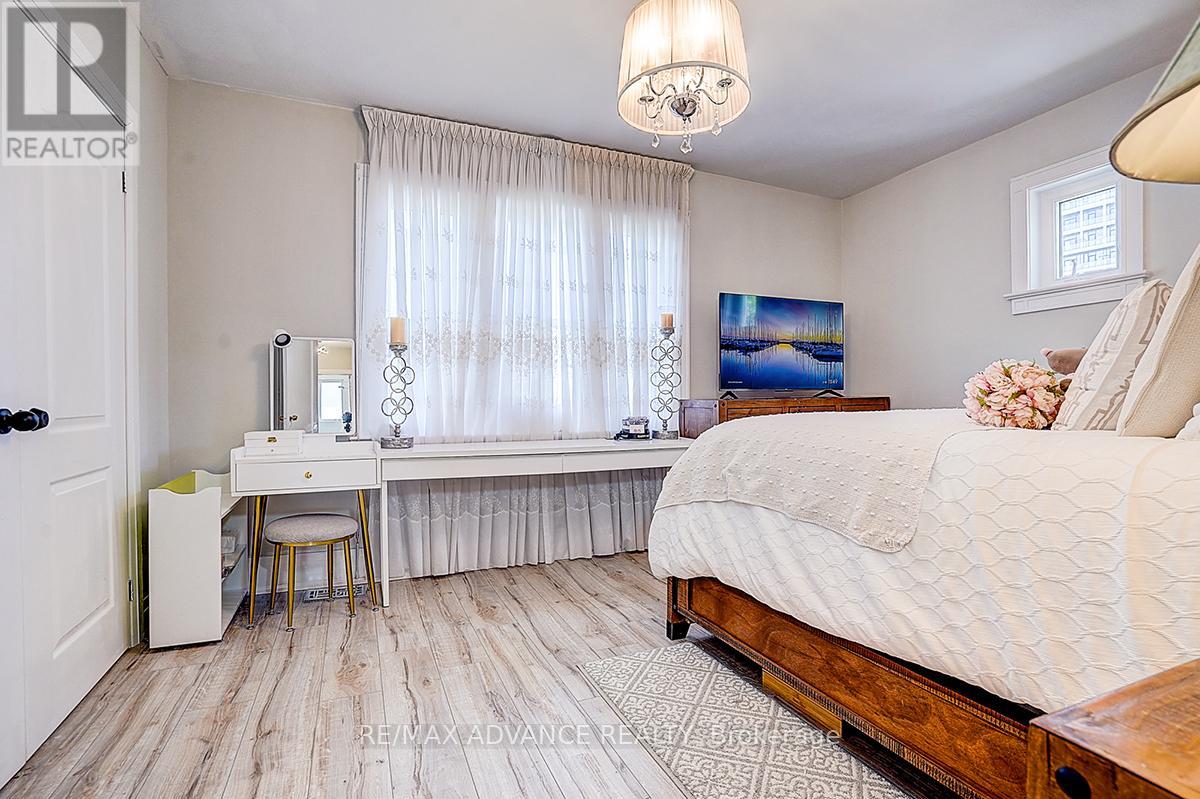 33 CASTLEFIELD AVENUE - 24