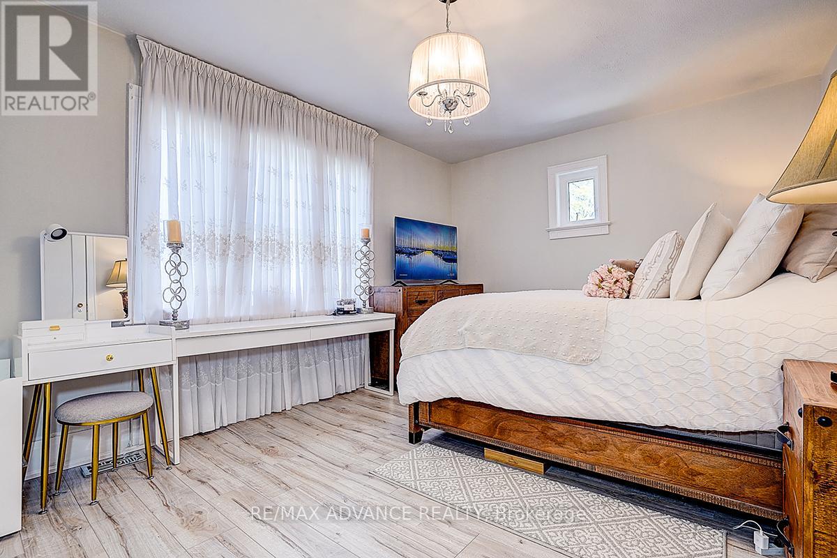 33 CASTLEFIELD AVENUE - 25
