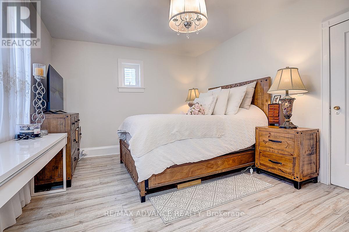 33 CASTLEFIELD AVENUE - 26