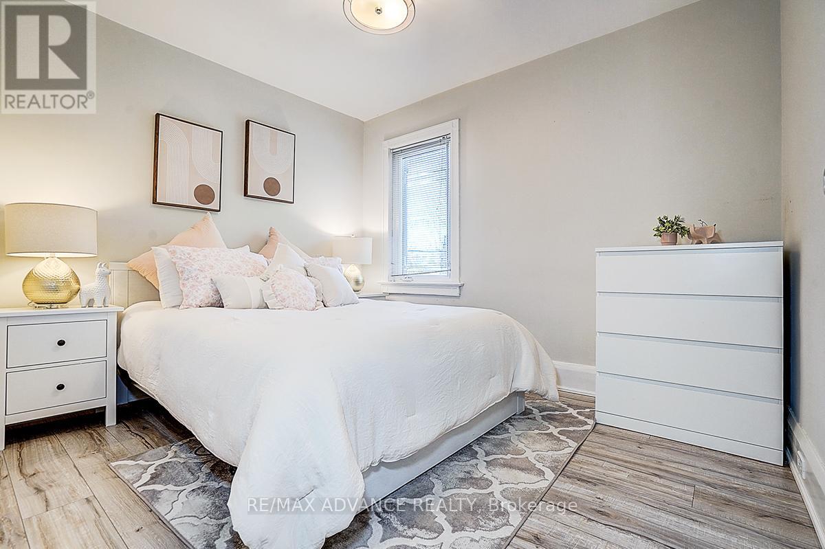 33 CASTLEFIELD AVENUE - 27