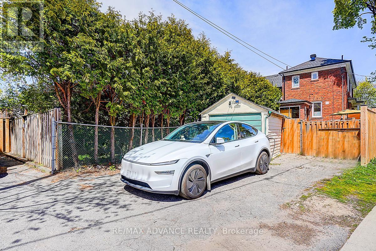 33 CASTLEFIELD AVENUE - 41