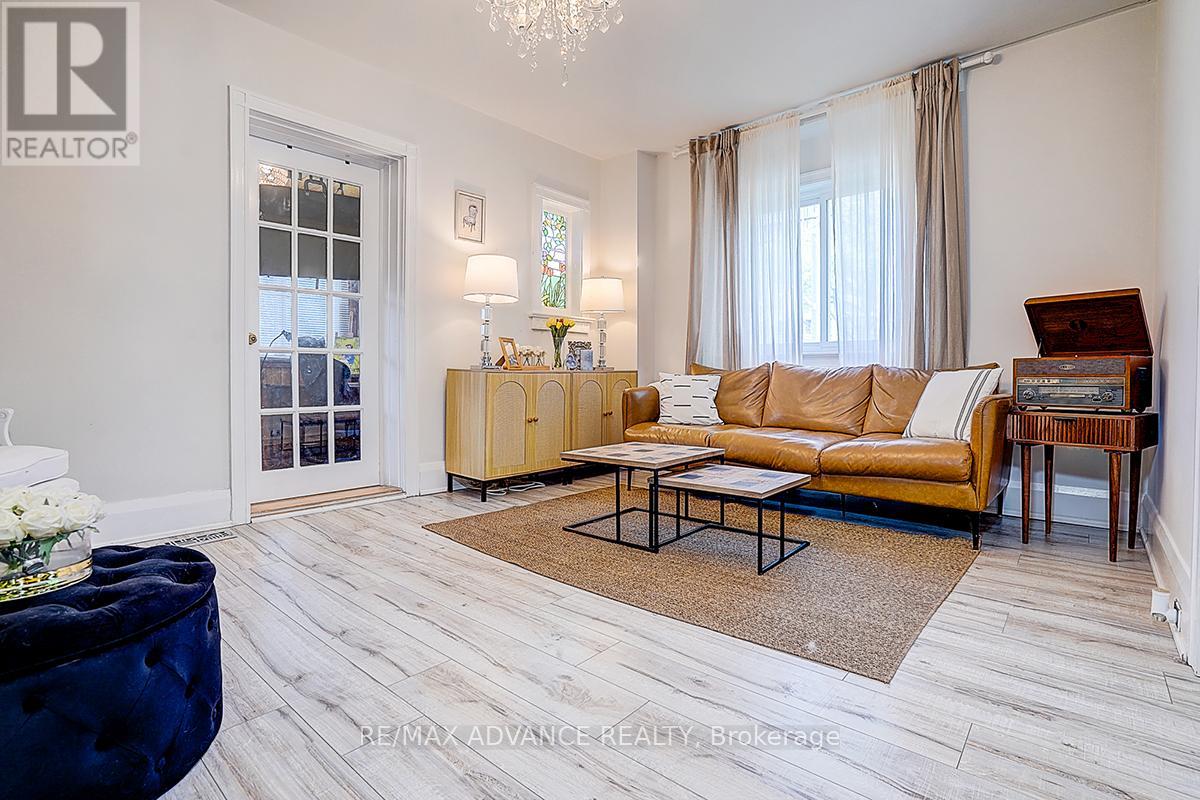 33 CASTLEFIELD AVENUE - 6