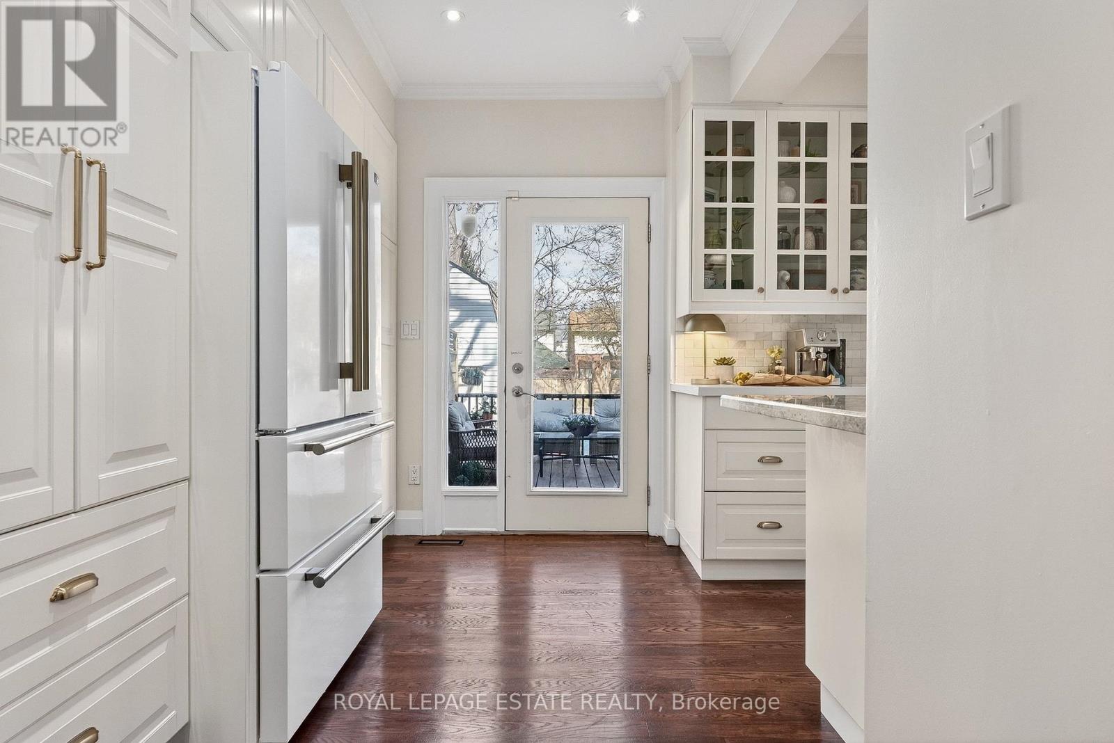 289 BEECH AVENUE - 13