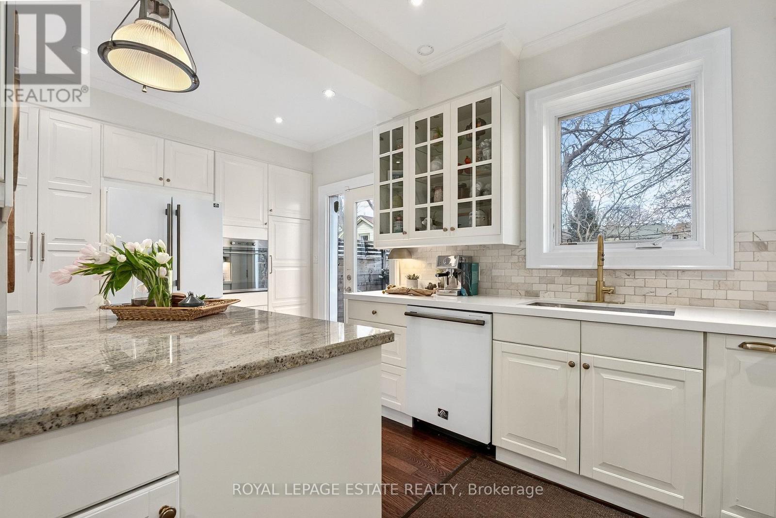 289 BEECH AVENUE - 17