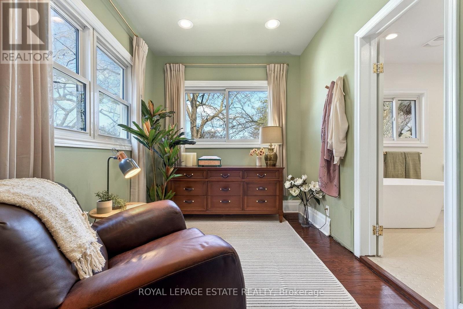 289 BEECH AVENUE - 27