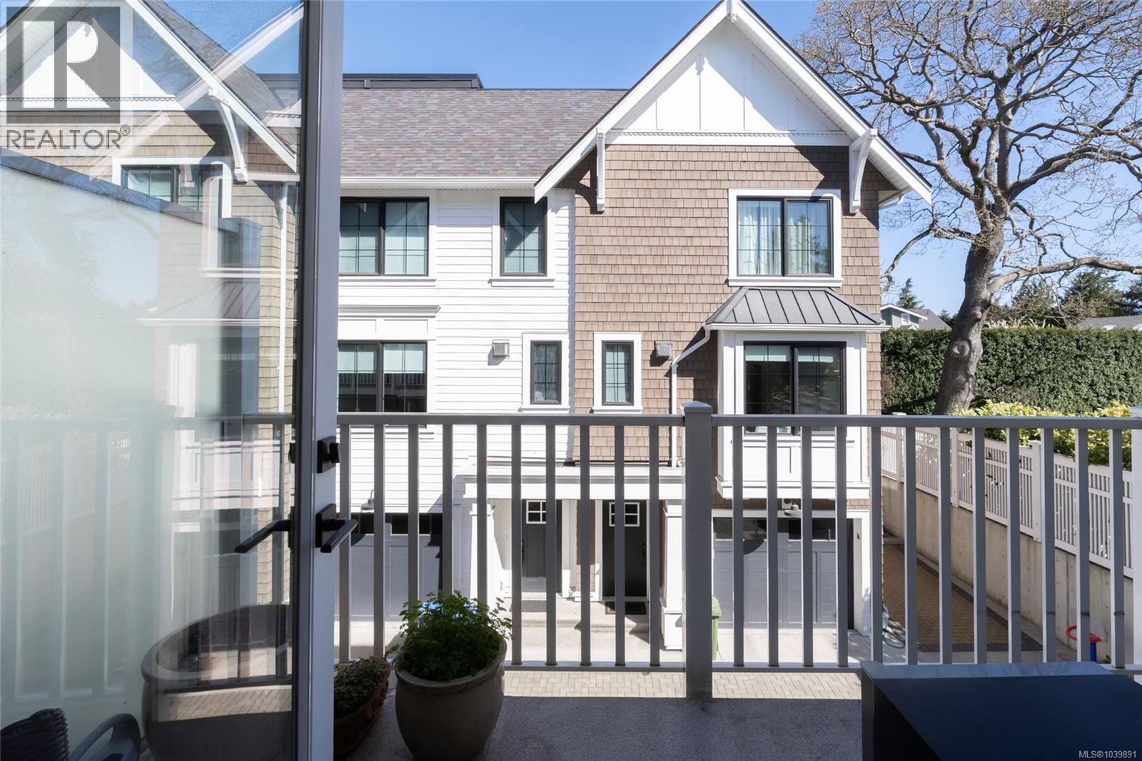 11 1810 Kings Road, Saanich