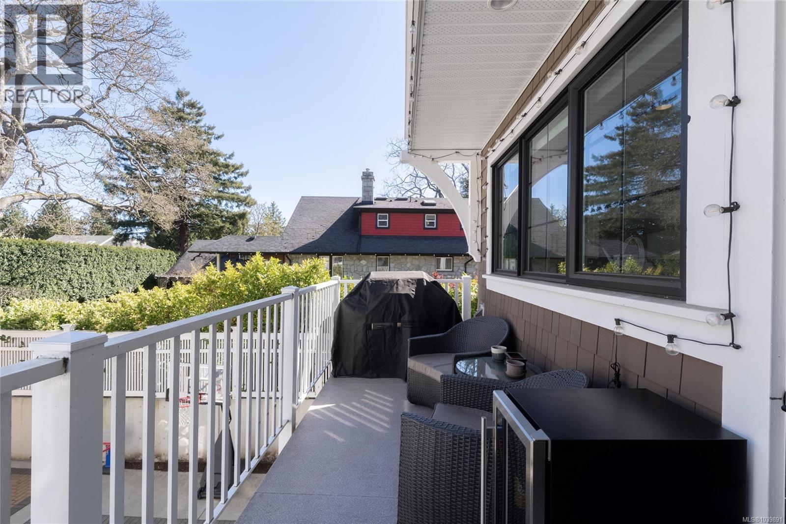 11 1810 Kings Road, Saanich
