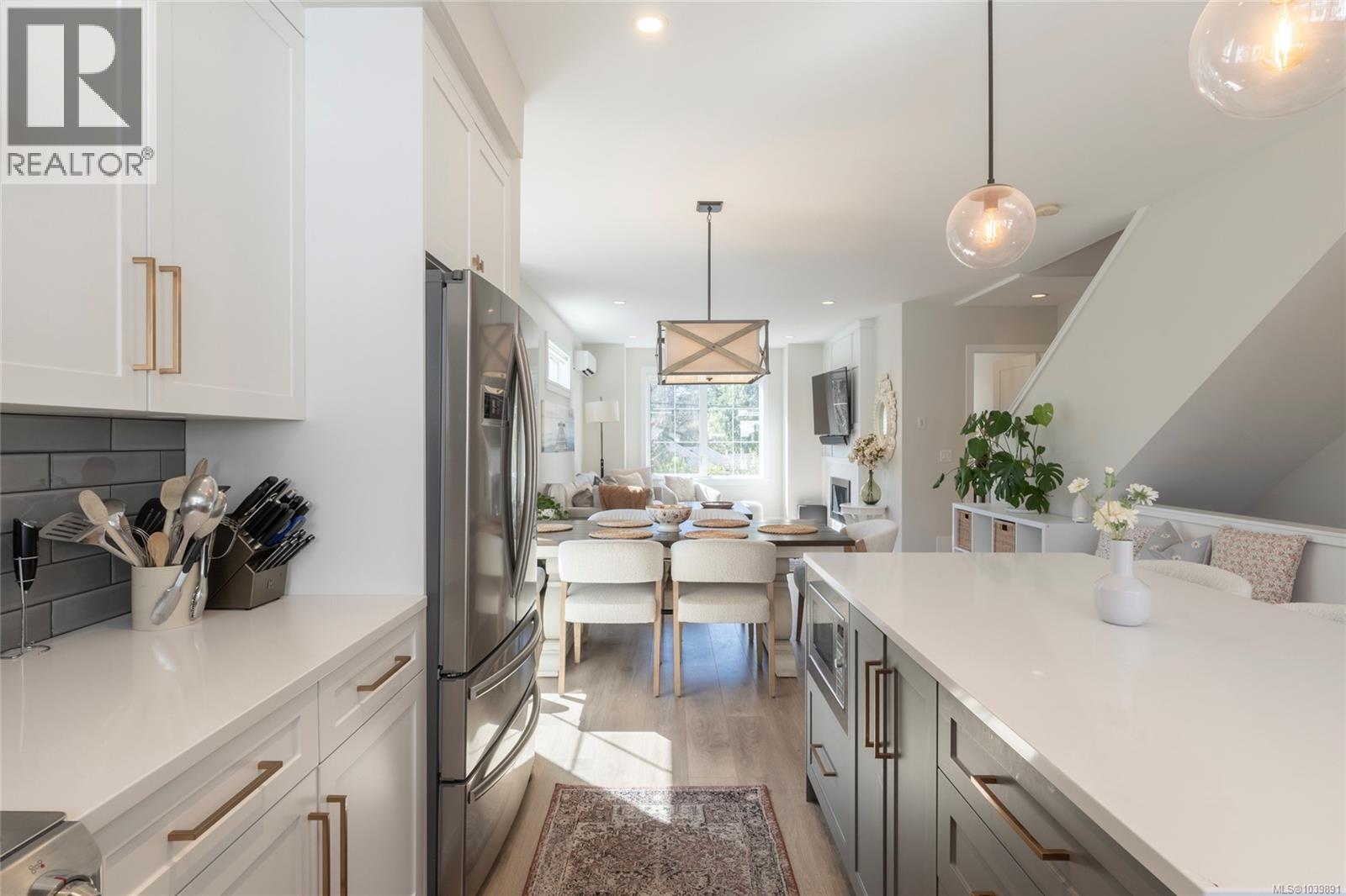 11 1810 Kings Road, Saanich