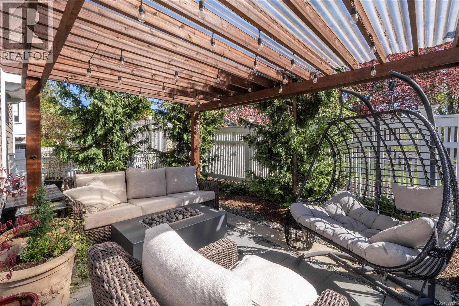 11 1810 Kings Road, Saanich