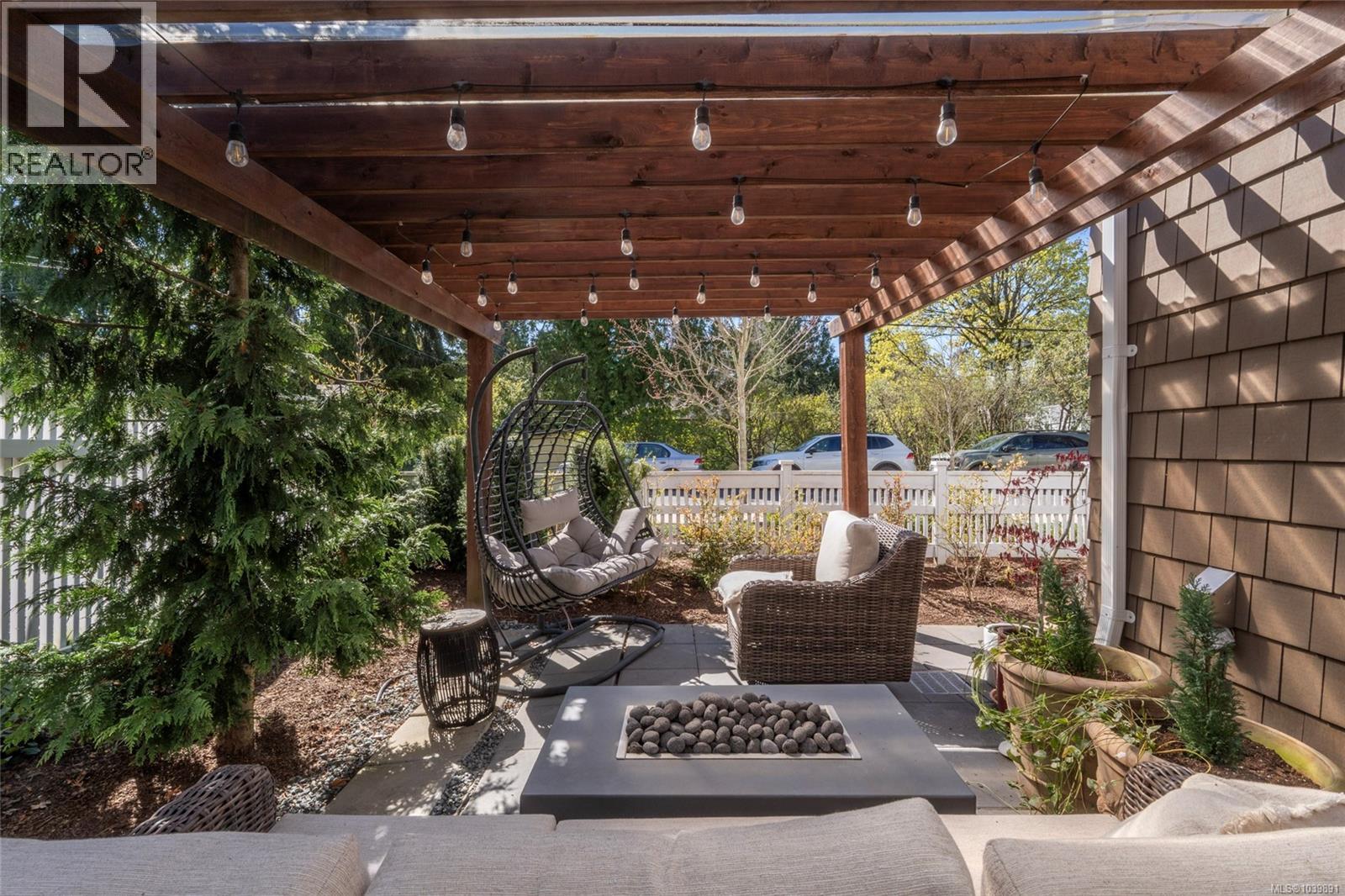 11 1810 Kings Road, Saanich