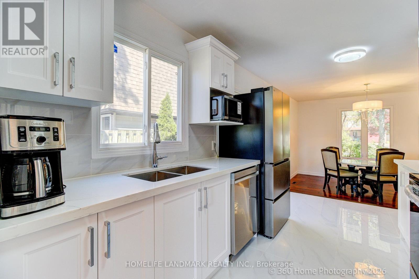 33 KITSILANO CRESCENT - 10
