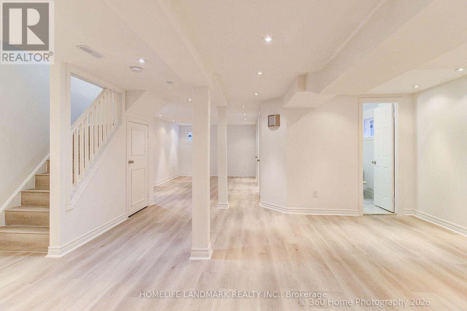 33 KITSILANO CRESCENT - 17